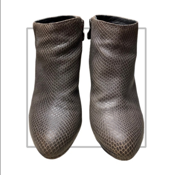 Grey snakeskin leather GEOX ankle booties. Women’s Size 9 - Picture 4 of 8
